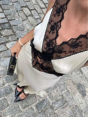Vestido Longo em Cetim com Recortes e Renda Floral Libra - Ziora